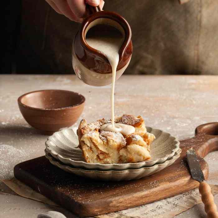 Recipe bread pudding with vanilla sauce